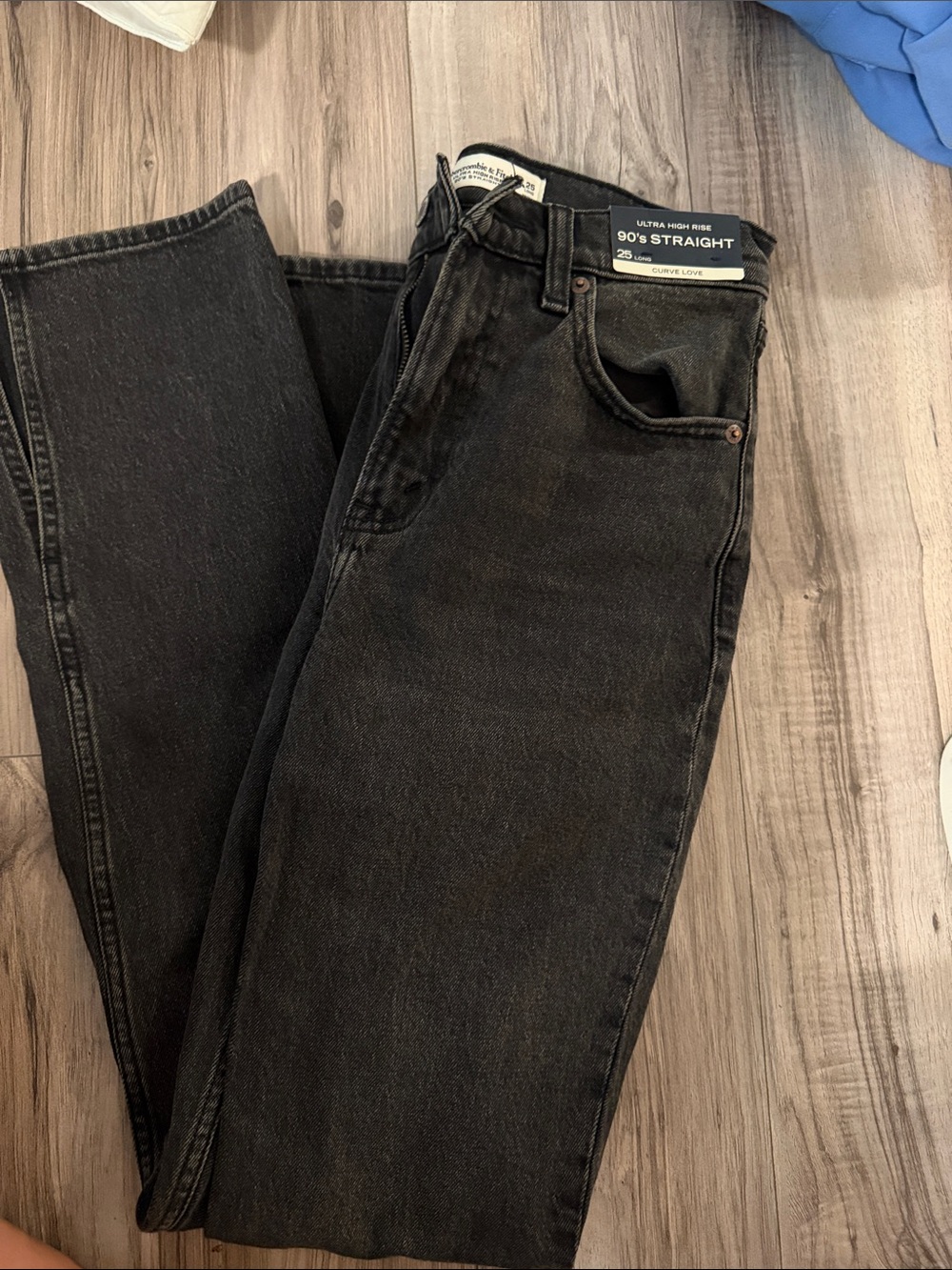 Ultra High Rise 90's Straight Black womans Jeans Abercrombie